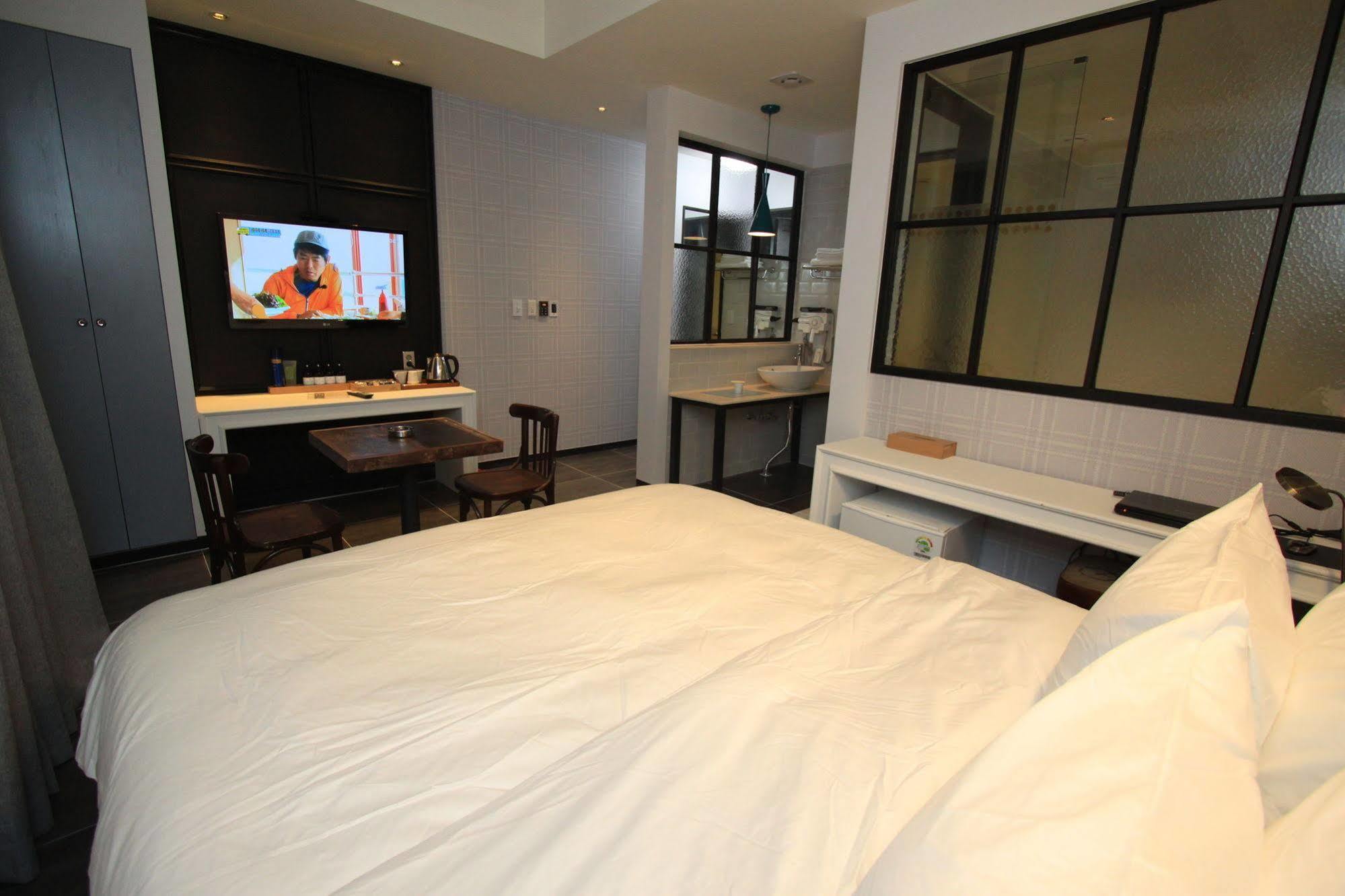 Hound Hotel Changwon Eksteriør billede
