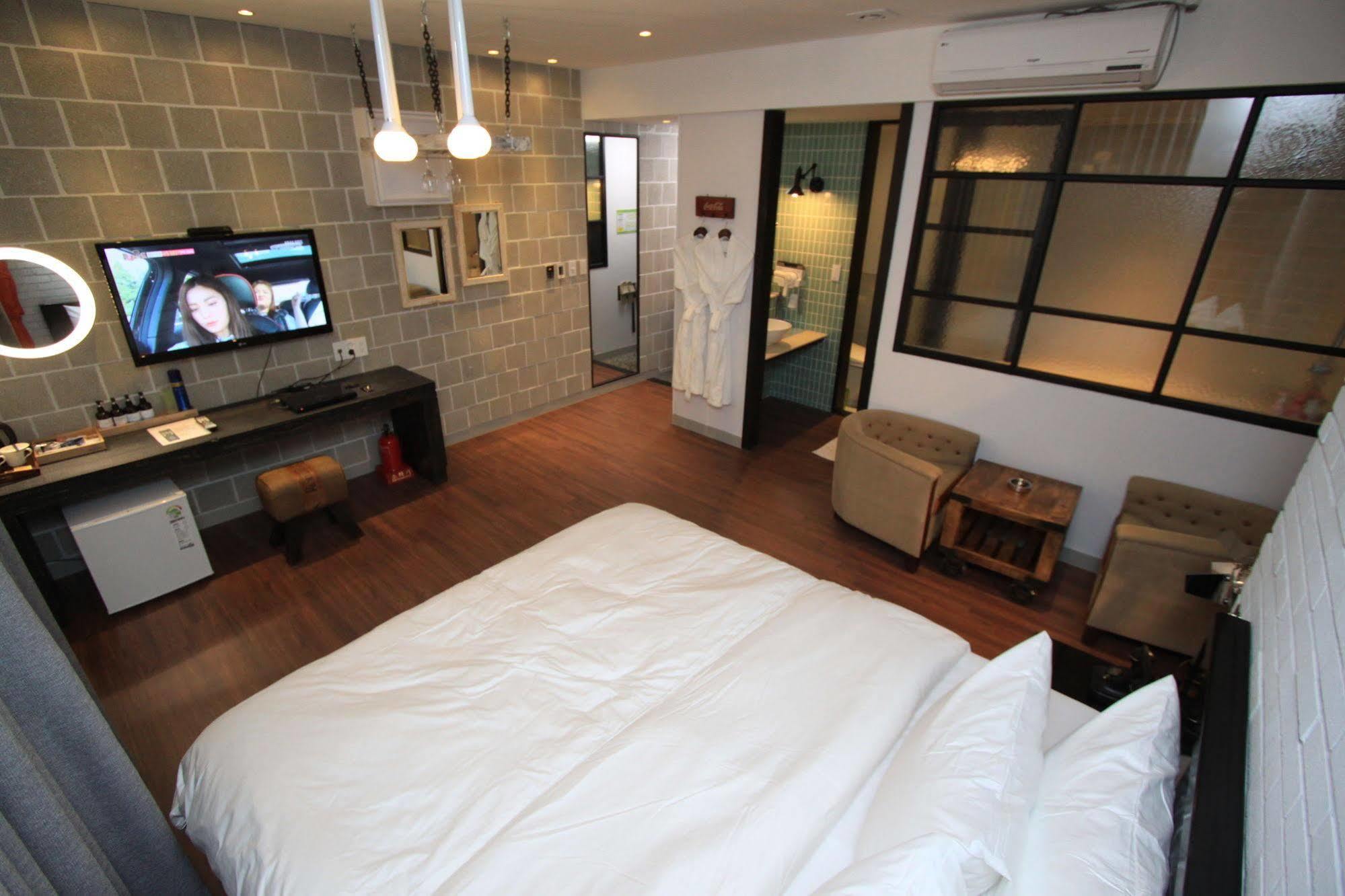Hound Hotel Changwon Eksteriør billede