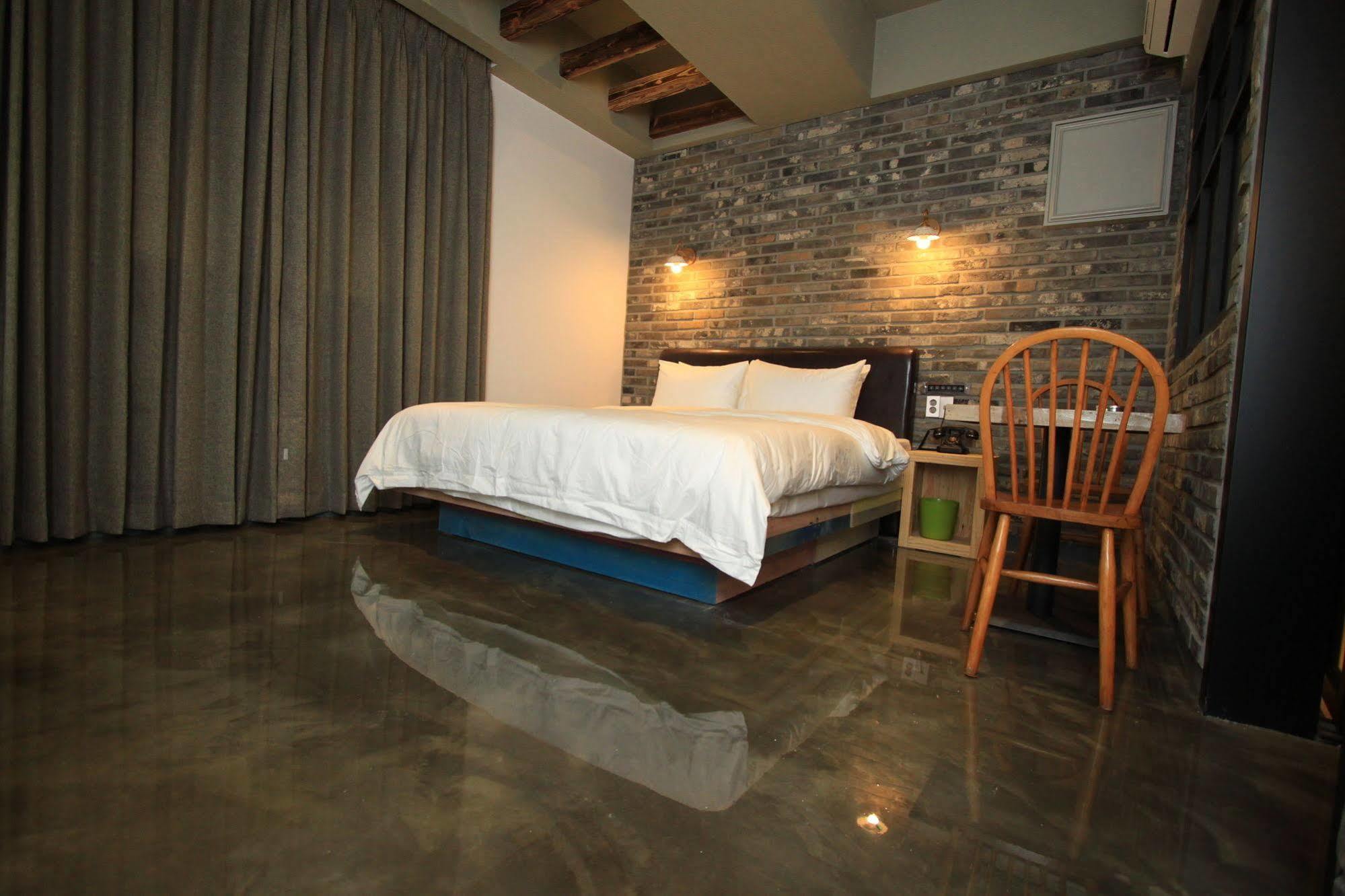 Hound Hotel Changwon Eksteriør billede